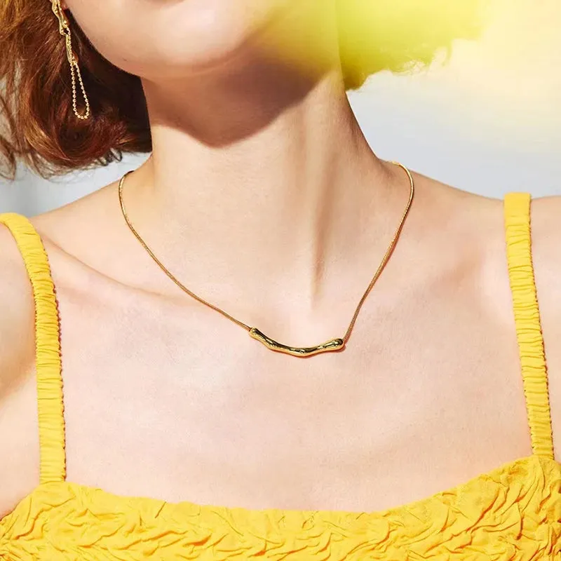 VAIGE Elegant Gold Tone Stainless Steel Collarbone Chain - Simple Short Pendant Necklace for Stylish Occasions